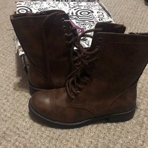 Brown combat boots , 7.5